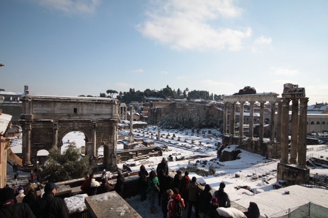 Fori Imperiali sotto la neve