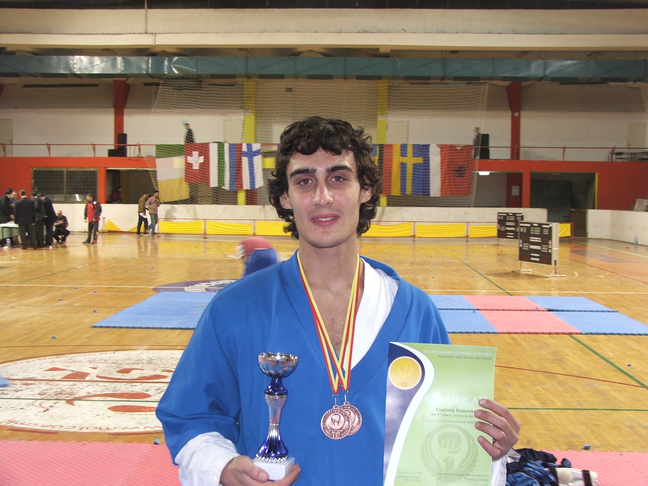 Francesco con medaglia e coppa
